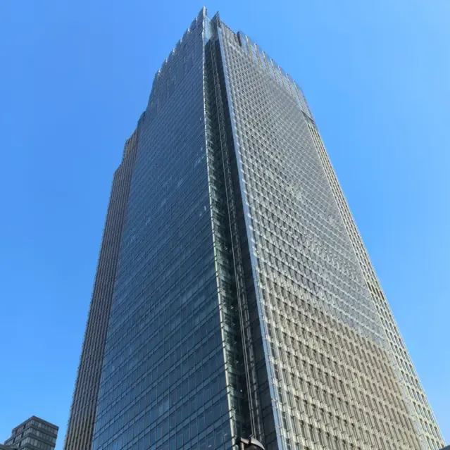 पॉइंट-समर्थित काचेच्या पडद्याच्या भिंती